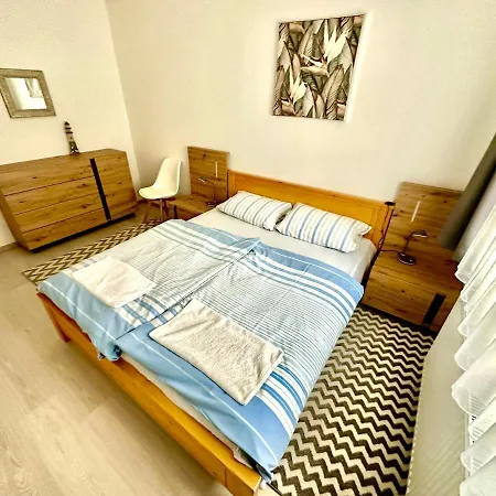 Pine & Pool Lägenhet *