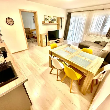 Pine & Pool Lägenhet Siófok