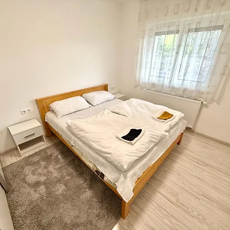 Pine & Pool Apartment Siofok