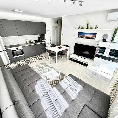 Pine & Pool * Σίοφοκ