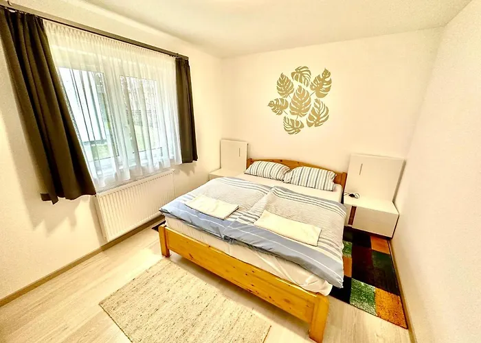 Pine & Pool Apartman *