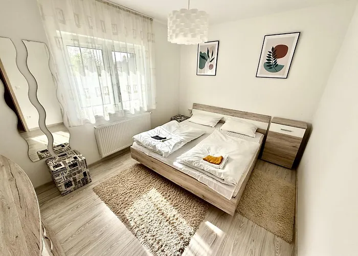 Pine & Pool * Σίοφοκ