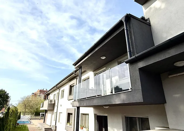 Διαμέρισμα Pine & Pool